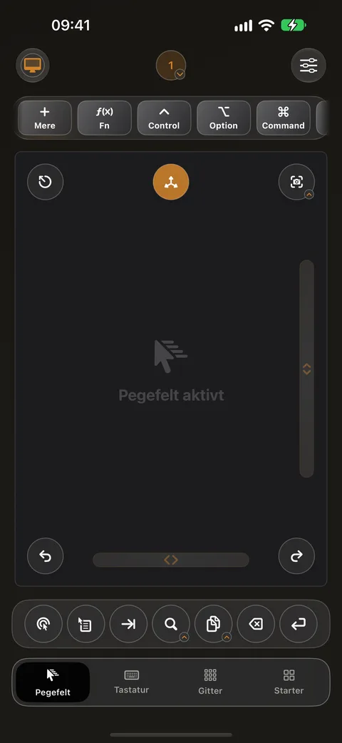 Pegefeltskærmen i Control My Mac på iPhone med kombitaster øverst og hurtigknapper nederst