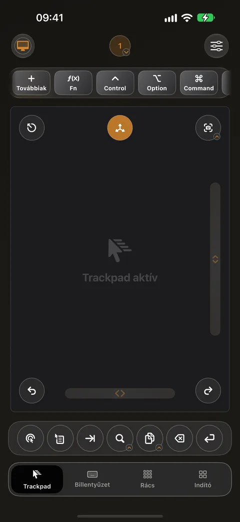 A Control My Mac trackpad-képernyője iPhone-on, felül különleges gombokkal, alul gyorsgombokkal