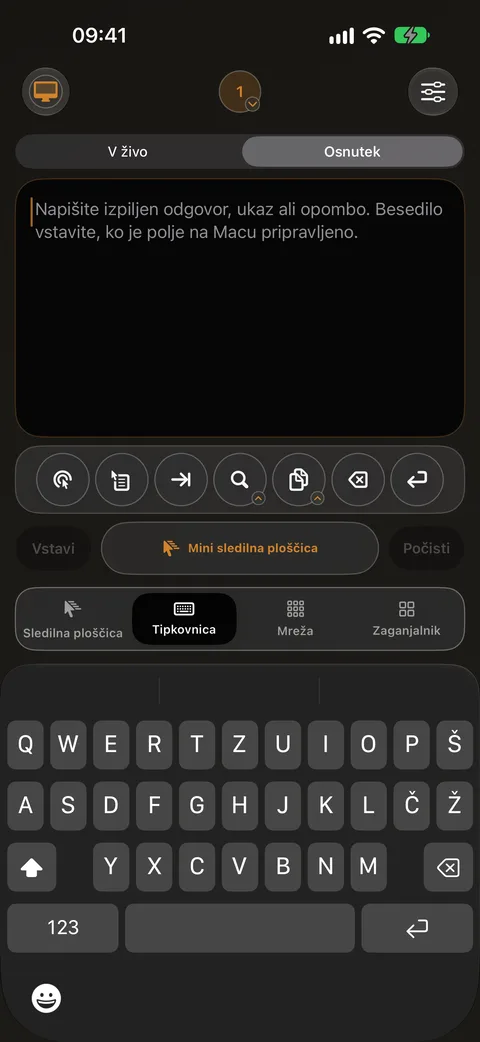 Zaslon tipkovnice na iPhonu z besedilnim poljem, ki tipka naravnost v vaš Mac, nad hitrimi gumbi in tipkovnico iPhona