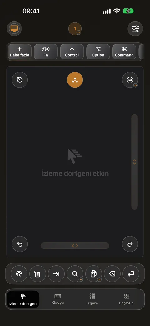 iPhone'da Control My Mac trackpad ekranı; üstte değiştirici tuşlar, altta hızlı düğmeler
